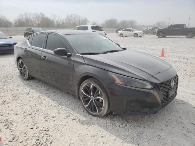 1N4BL4CV8PN344595 - 2023 NISSAN ALTIMA SR BLACK photo 4