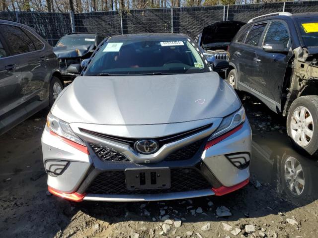 4T1K61AK2LU304713 - 2020 TOYOTA CAMRY XSE SILVER photo 5