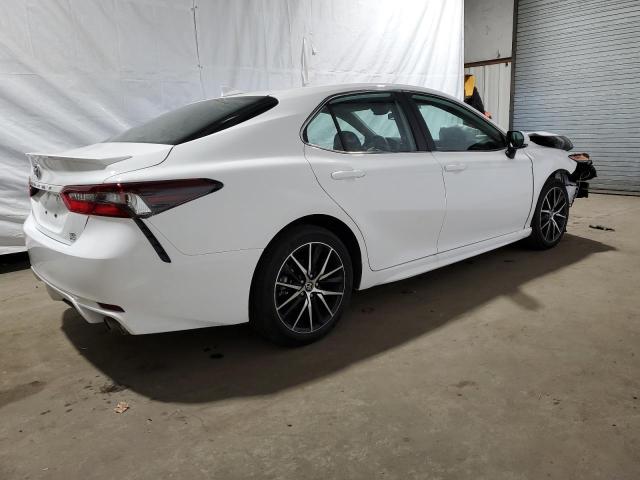 4T1G11BK1RU117801 - 2024 TOYOTA CAMRY SE NIGHT SHADE WHITE photo 3