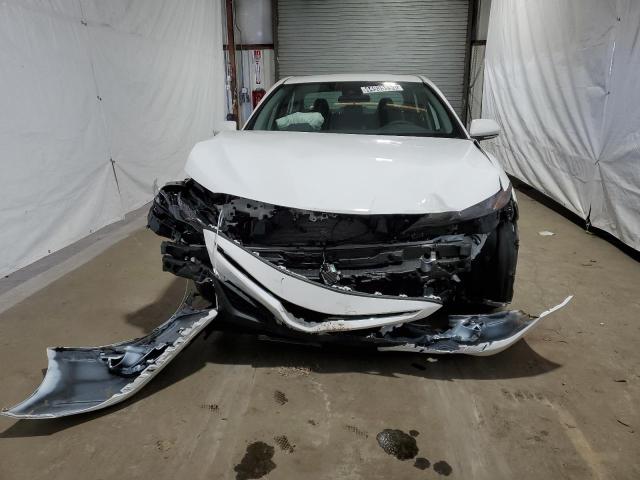 4T1G11BK1RU117801 - 2024 TOYOTA CAMRY SE NIGHT SHADE WHITE photo 5