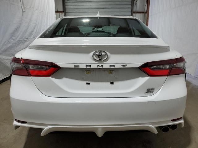 4T1G11BK1RU117801 - 2024 TOYOTA CAMRY SE NIGHT SHADE WHITE photo 6