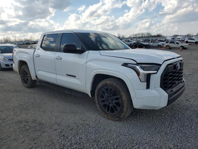 5TFLA5AB8RX031394 - 2024 TOYOTA TUNDRA CREWMAX SR WHITE photo 4