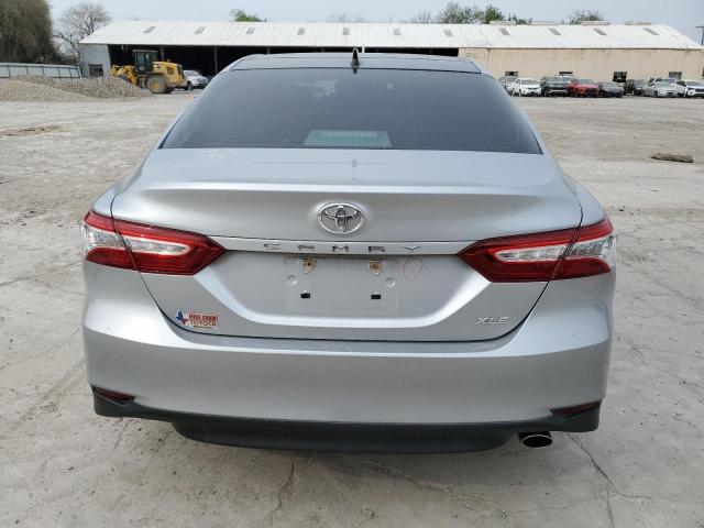 4T1F11AK7LU313567 - 2020 TOYOTA CAMRY XLE SILVER photo 6