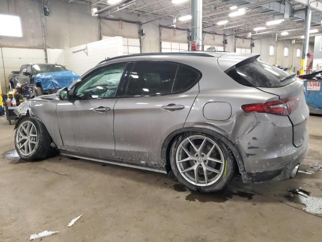ZASFAKNN3J7B59506 - 2018 ALFA ROMEO STELVIO TI SPORT GRAY photo 2