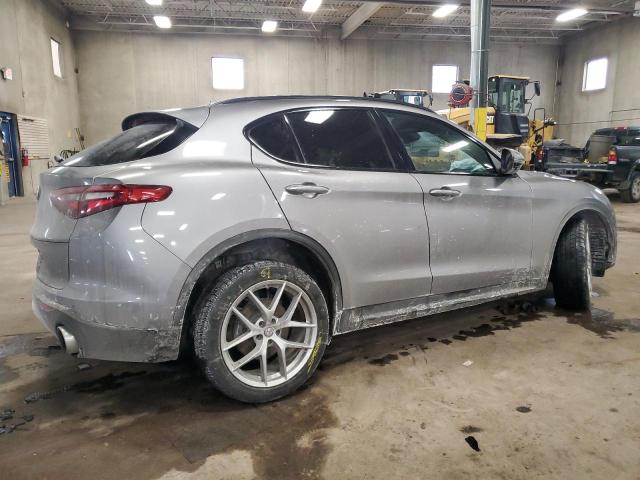ZASFAKNN3J7B59506 - 2018 ALFA ROMEO STELVIO TI SPORT GRAY photo 3