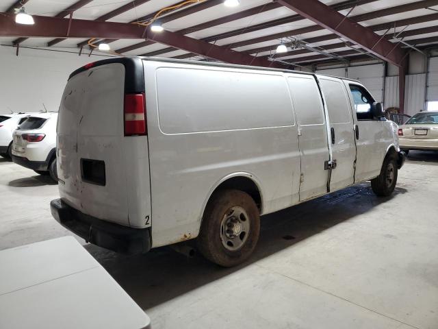 1GCHG39K581165357 - 2008 CHEVROLET EXPRESS G3 WHITE photo 3