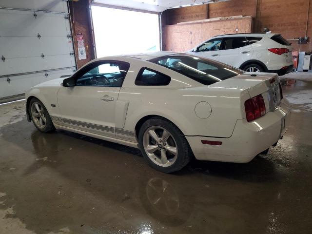 1ZVHT82H675360878 - 2007 FORD MUSTANG GT WHITE photo 2
