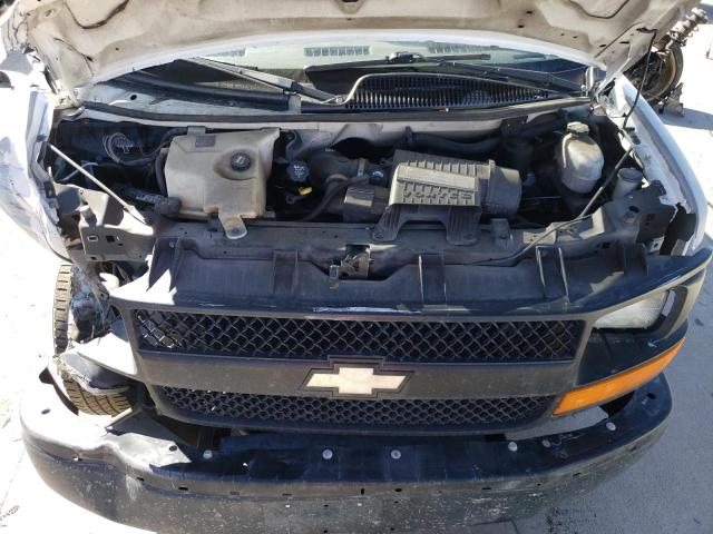 1GCGG25V451264205 - 2005 CHEVROLET EXPRESS G2 WHITE photo 12