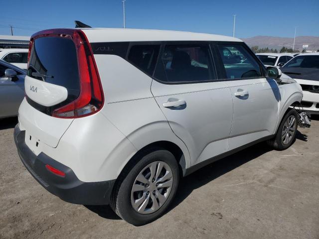 KNDJ23AU6N7157662 - 2022 KIA SOUL LX WHITE photo 3