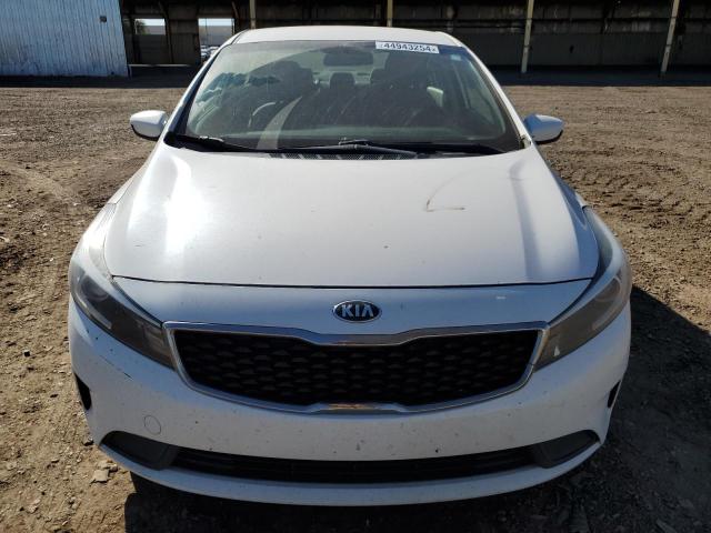 3KPFL4A76HE019742 - 2017 KIA FORTE LX WHITE photo 5