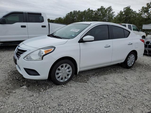 3N1CN7AP4JL883014 - 2018 NISSAN VERSA S WHITE photo 1