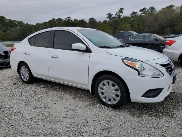 3N1CN7AP4JL883014 - 2018 NISSAN VERSA S WHITE photo 4