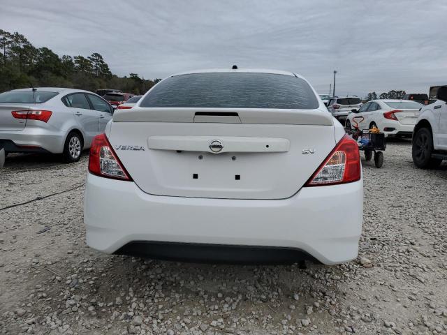 3N1CN7AP4JL883014 - 2018 NISSAN VERSA S WHITE photo 6