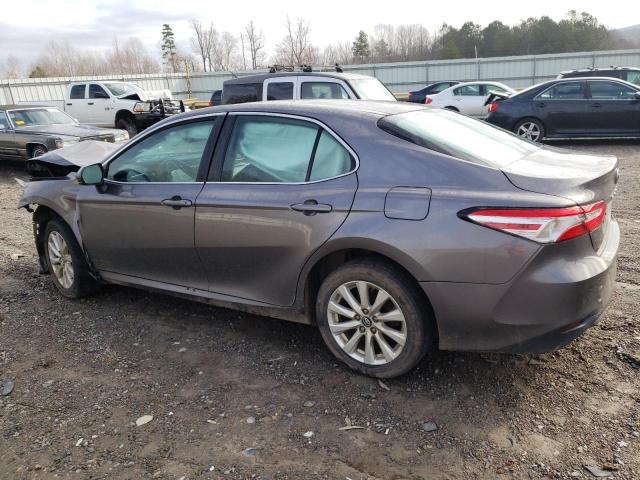 4T1B11HK5JU618969 - 2018 TOYOTA CAMRY L GRAY photo 2