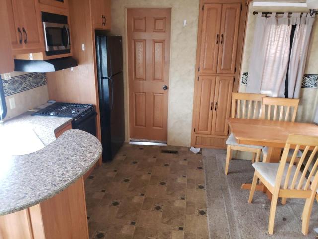 4YDT39K28A7260076 - 2010 KEYSTONE HORNET WHITE photo 6