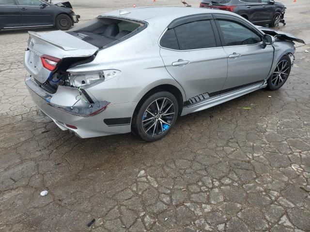 4T1G11AK8RU899032 - 2024 TOYOTA CAMRY SE NIGHT SHADE SILVER photo 3