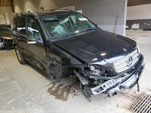 4JGAB57EX4A487393 - 2004 MERCEDES-BENZ ML 350 BLACK photo 4