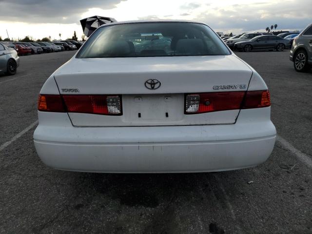 JT2BG22K210554164 - 2001 TOYOTA CAMRY CE WHITE photo 6