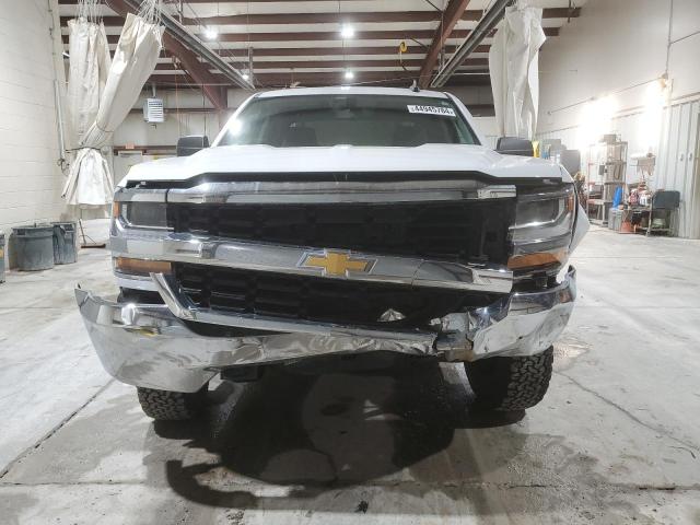 1GCVKNEH8HZ275991 - 2017 CHEVROLET SILVERADO K1500 WHITE photo 5