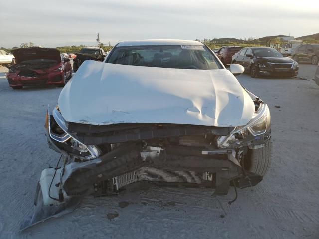 1N4BL4BV2KC116727 - 2019 NISSAN ALTIMA S WHITE photo 5