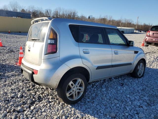 KNDJT2A28A7105837 - 2010 KIA SOUL + SILVER photo 3