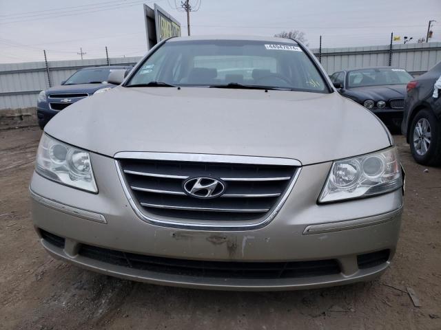 5NPET4AC7AH626792 - 2010 HYUNDAI SONATA GLS TAN photo 5