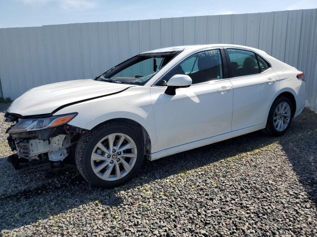 4T1C11AK9MU610926 - 2021 TOYOTA CAMRY LE WHITE photo 1