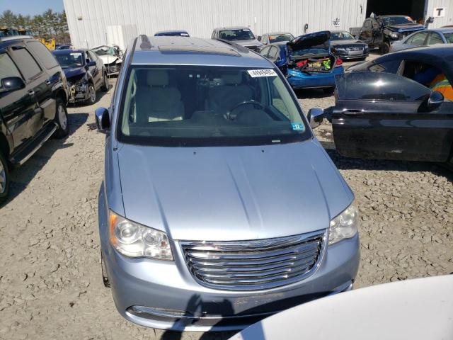 2C4RC1GG7DR513037 - 2013 CHRYSLER TOWN & COU LIMITED BLUE photo 5