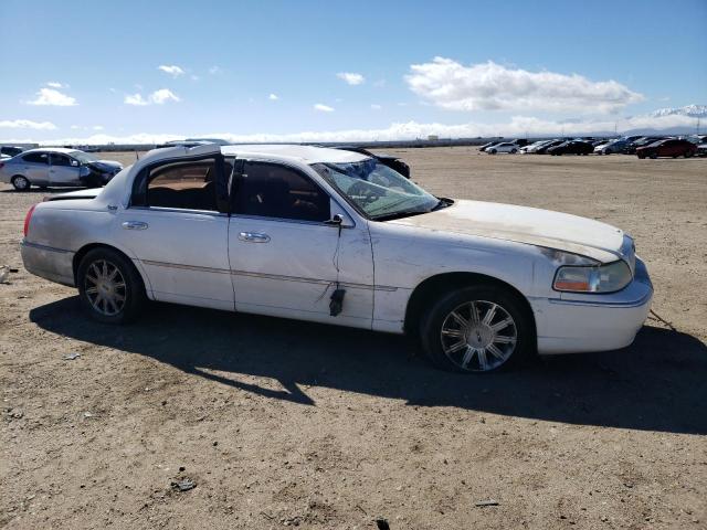 2LNBL8CV7BX758035 - 2011 LINCOLN TOWN CAR SIGNATURE LIMITED WHITE photo 4