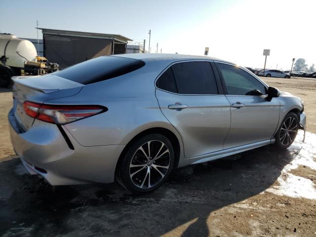 4T1B11HK6JU594679 - 2018 TOYOTA CAMRY L SILVER photo 3