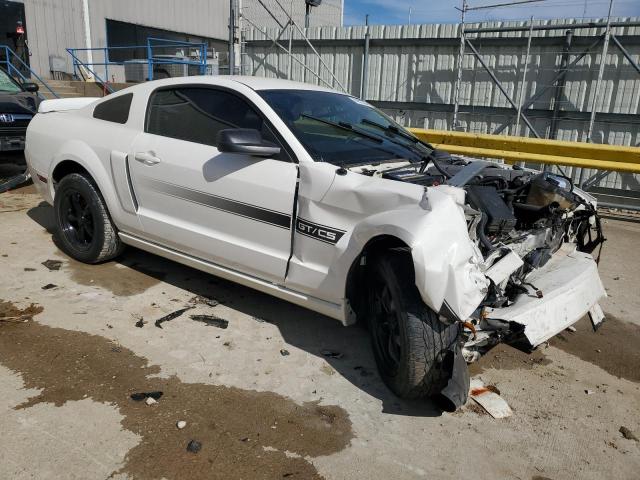 1ZVHT82H985202164 - 2008 FORD MUSTANG GT WHITE photo 4