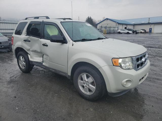 1FMCU93749KC31009 - 2009 FORD ESCAPE XLT WHITE photo 4