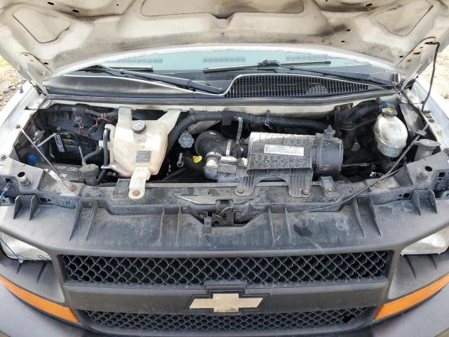 1GCGG25C181171662 - 2008 CHEVROLET EXPRESS G2 WHITE photo 12