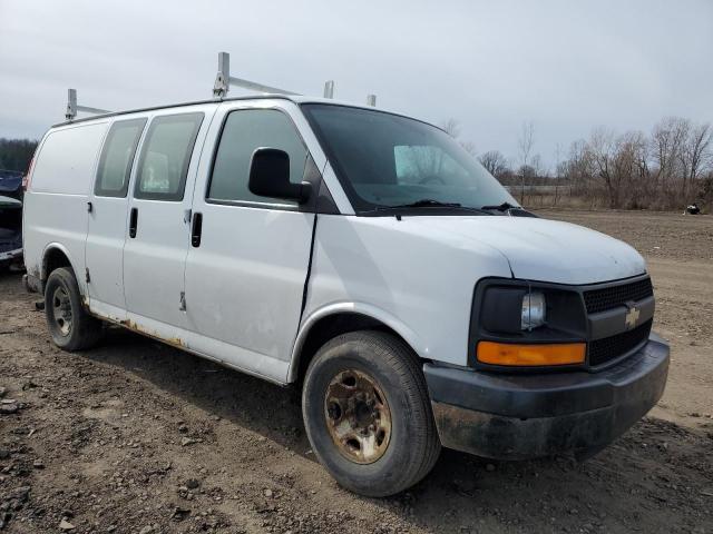 1GCGG25C181171662 - 2008 CHEVROLET EXPRESS G2 WHITE photo 4