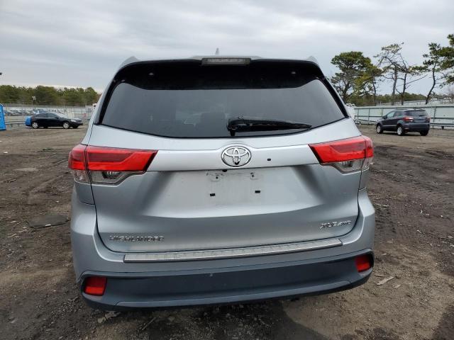 5TDJZRFH1HS468663 - 2017 TOYOTA HIGHLANDER SE SILVER photo 6