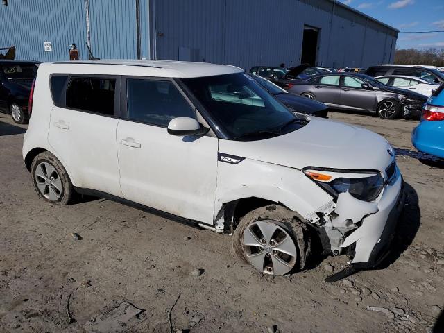 KNDJN2A25G7406911 - 2016 KIA SOUL WHITE photo 4