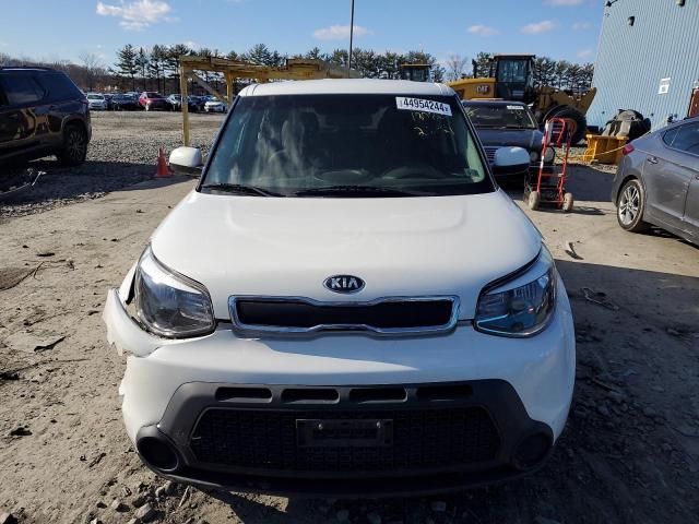 KNDJN2A25G7406911 - 2016 KIA SOUL WHITE photo 5