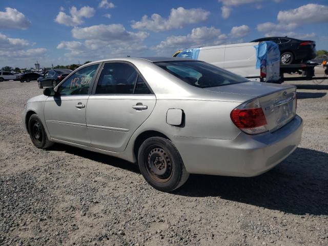4T1BE30K45U100174 - 2005 TOYOTA CAMRY LE SILVER photo 2