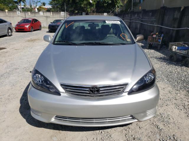 4T1BE30K45U100174 - 2005 TOYOTA CAMRY LE SILVER photo 5