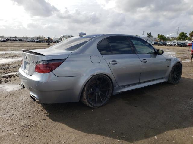 WBSNB93526CX06592 - 2006 BMW M5 SILVER photo 3