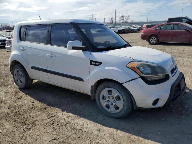 KNDJT2A57C7439368 - 2012 KIA SOUL WHITE photo 4