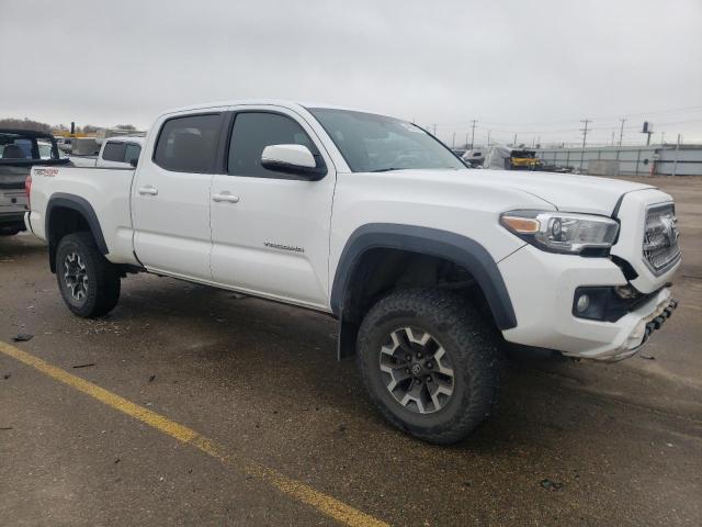 3TMDZ5BNXHM016812 - 2017 TOYOTA TACOMA DOUBLE CAB WHITE photo 4