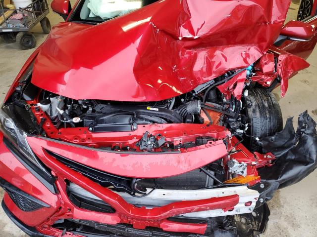 4T1G11AK4RU193546 - 2024 TOYOTA CAMRY SE NIGHT SHADE RED photo 11