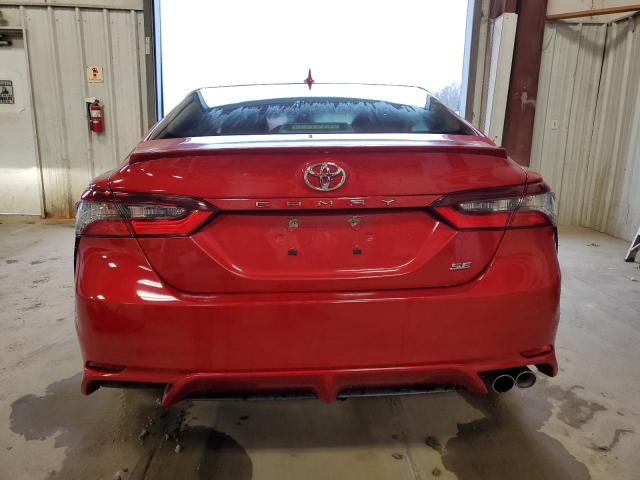 4T1G11AK4RU193546 - 2024 TOYOTA CAMRY SE NIGHT SHADE RED photo 6
