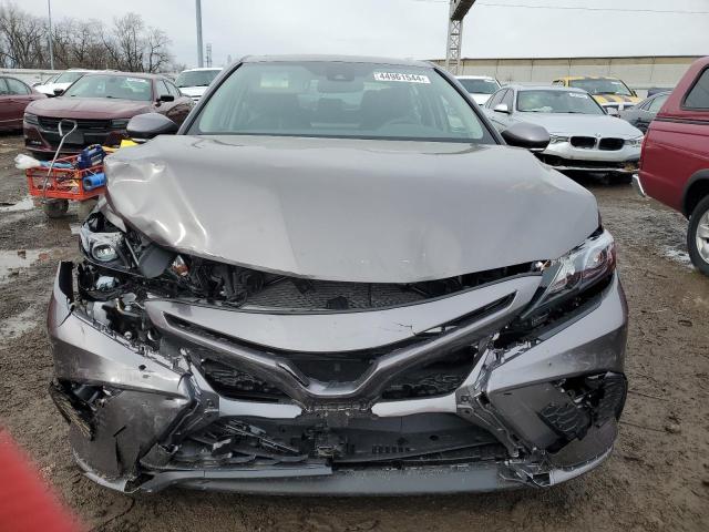 4T1S11AK9RU900778 - 2024 TOYOTA CAMRY SE NIGHT SHADE GRAY photo 5
