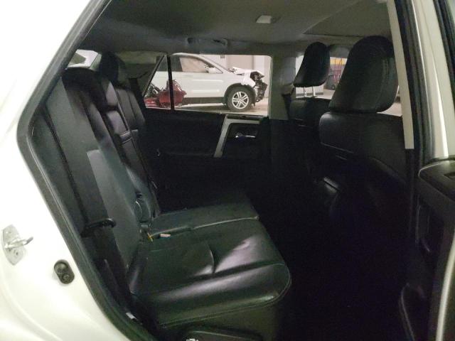 JTEBU5JR0J5552038 - 2018 TOYOTA 4RUNNER SR5/SR5 PREMIUM 白色 照片 11