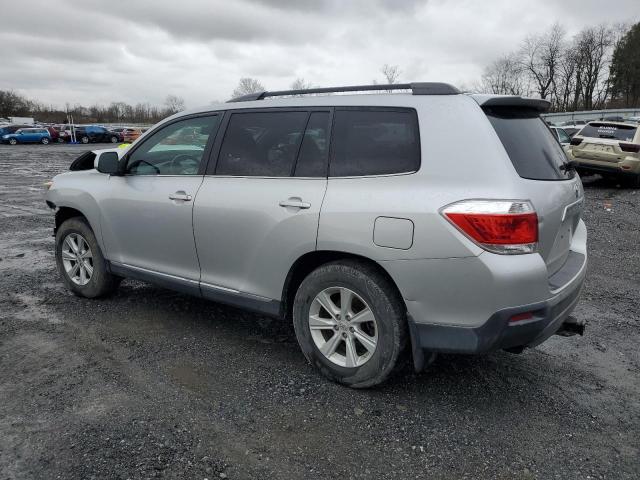 5TDBK3EH6BS074106 - 2011 TOYOTA HIGHLANDER BASE SILVER photo 2