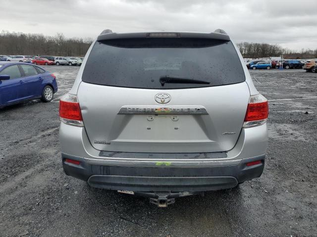 5TDBK3EH6BS074106 - 2011 TOYOTA HIGHLANDER BASE SILVER photo 6