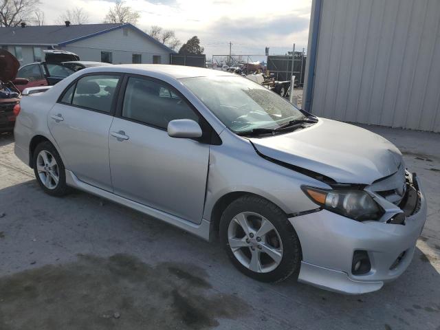 5YFBU4EE8DP129172 - 2013 TOYOTA COROLLA BASE SILVER photo 4