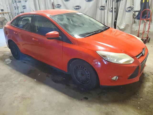 1FAHP3F21CL231099 - 2012 FORD FOCUS SE RED photo 4